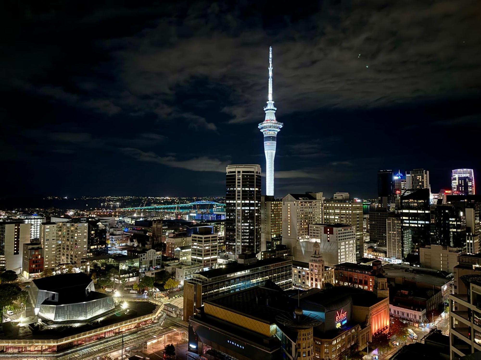 Skytower And City View 2 Bedroom Apartment On High Floor Auckland Buitenkant foto